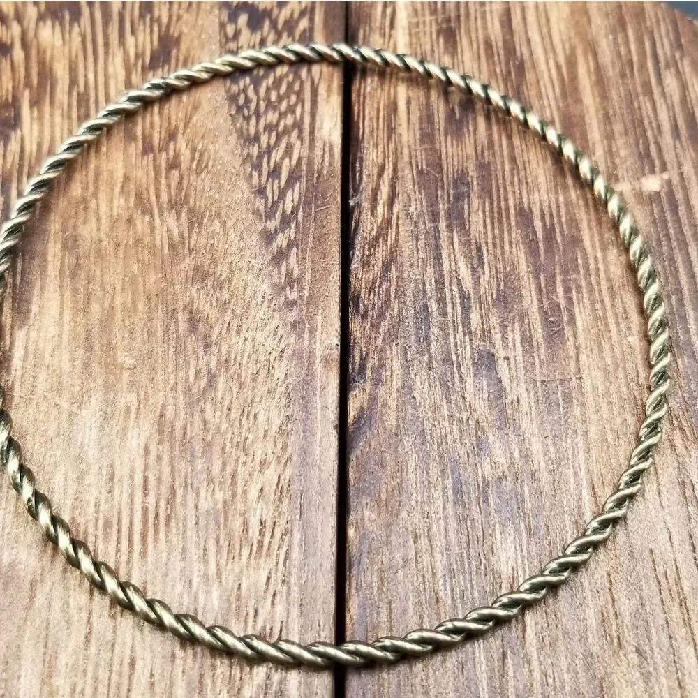 Barbed wire twist bracelet B920